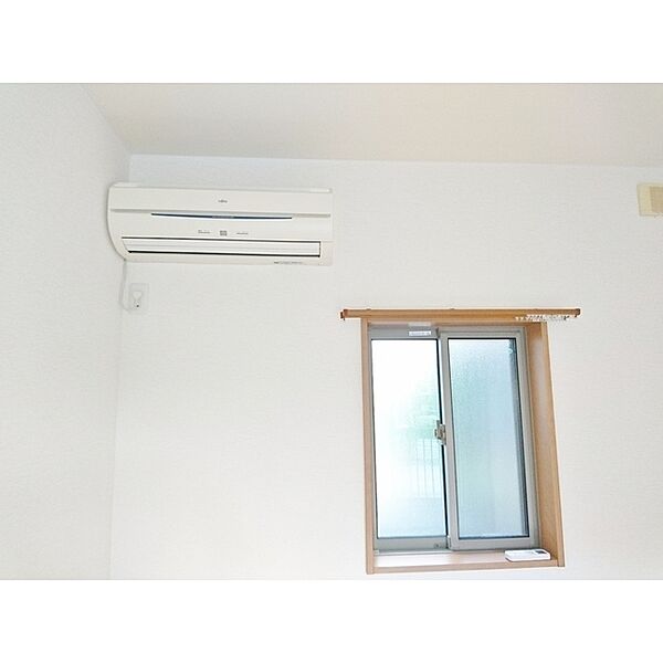 画像14:エアコン付き　出窓有り