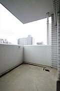 バルコニーは広く開放的です。