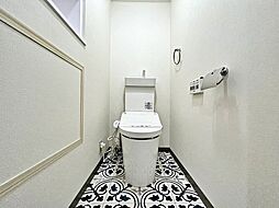 [トイレ] シンプルで清潔感のあるトイレ。