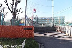 [周辺] 横浜市立浦島小学校 徒歩12分。教育施設が近くに整った、子育て世帯も安心の住環境です。 950m