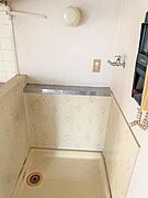防水パンがあるのでもしもの水漏れ時に床を守ってくれます。