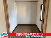 大容量のウォークインクローゼット！広さが十分にあり、お部屋が広く利用可能です。