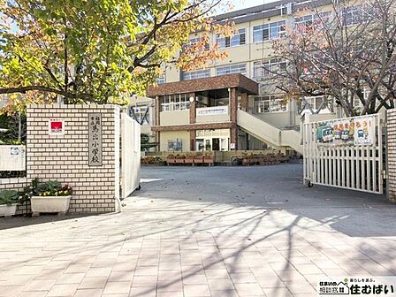 福岡市立馬出小学校 (徒歩6分)小学校がお近くで小さなお子様がいらっしゃる単親世帯の方でも安心です♪ 460m