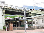 阪急王子公園駅まで徒歩8分の距離です。（750ｍ）