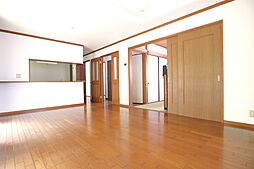 広島県広島市安佐北区亀山南5丁目 4LDKのリビング/ダイニング