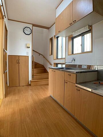 リビング/ダイニング 松山市衣山1丁目