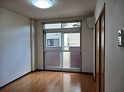 グランディ・ハイツ 102 1階2DKのリビング/ダイニング