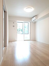 アーバー春山 102 1階1LDKのリビング/ダイニング