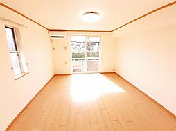 サンライズ・Ｍ 101 1階ワンルームのリビング/ダイニング