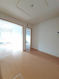 アラモードメゾンII 101 1階2DKのリビング/ダイニング