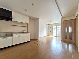 グランツ・モーデII 102 1階1LDKのリビング/ダイニング