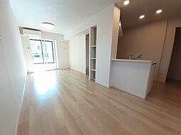 JR山陰本線 倉吉駅 バス8分 倉吉東高校前下車 徒歩1分の賃貸アパート 1階1LDKのリビング/ダイニング