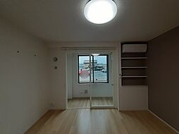 コンフォール・アイリス 101 1階ワンルームのリビング/ダイニング