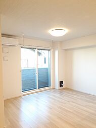 メゾン・ファミーユ 102 1階1LDKのリビング/ダイニング