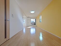 ユニヴェール 201 2階1LDKのリビング/ダイニング