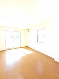 ノイクレール 103 1階ワンルームのリビング/ダイニング