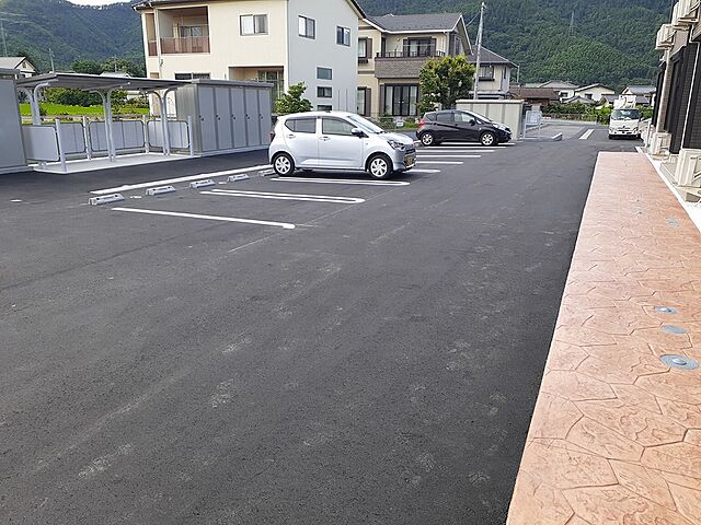 6 / 12