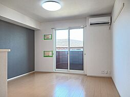 ヒルサイドスクエア 102 1階ワンルームのリビング/ダイニング