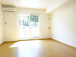 フィデール多度 102 1階ワンルームのリビング/ダイニング