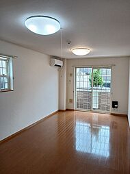 プリムローズ 103 1階ワンルームのリビング/ダイニング