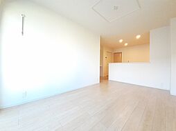 グロリアス　Ｍ 101 1階1LDKのリビング/ダイニング