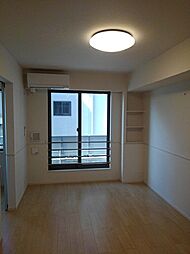 ピース・糺　I 102 1階1LDKのリビング/ダイニング