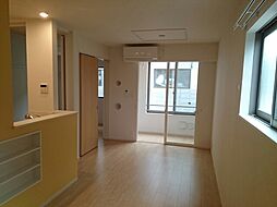 ラ・ロンディーネ 102 1階1LDKのリビング/ダイニング