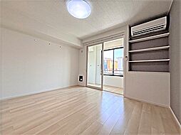 ウィンズ・ウエスト　II 102 1階ワンルームのリビング/ダイニング