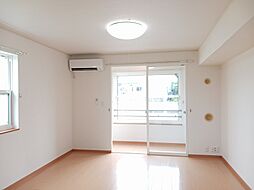 ベル・ガーデンＡ 101 1階ワンルームのリビング/ダイニング