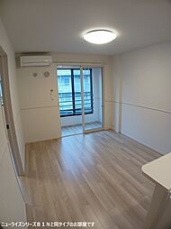 メゾンドラーゴ 204 2階2LDKのリビング/ダイニング