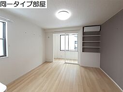 ヴィラージュ・ツボノIII 101 1階ワンルームのリビング/ダイニング