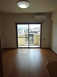 シャン・ド・フレーズII 307 3階ワンルームのリビング/ダイニング