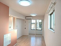 スマイル　ベスト 101 1階1LDKのリビング/ダイニング