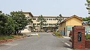 【小学校】加茂小学校まで700ｍ