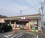 【コンビニエンスストア】セブンイレブン　三入2丁目店まで300ｍ