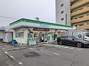 【コンビニエンスストア】ファミリーマート紫原中央店まで750ｍ