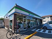 【コンビニエンスストア】ファミリーマート鶴市明見店さんまで550ｍ