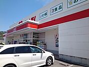 【ドラッグストア】くすりのレデイ道後石手店様まで750ｍ