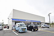 【コンビニエンスストア】ローソン石丸二丁目店まで120ｍ