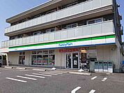 【コンビニエンスストア】ファミリーマート中山競馬場前店まで675ｍ