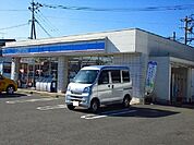 【コンビニエンスストア】ローソン巨勢店まで270ｍ