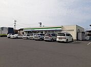 【コンビニエンスストア】ファミリーマート国分向花店まで820ｍ