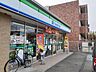 周辺：【コンビニエンスストア】ファミリーマート六十谷駅前店様まで900ｍ