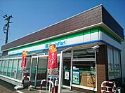 【コンビニエンスストア】ファミリーマート 燕吉田本所店まで300ｍ