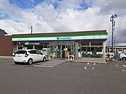 【コンビニエンスストア】ファミリーマート　みどり町店まで180ｍ