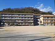 【小学校】千田小学校まで440ｍ