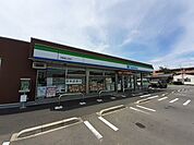 【コンビニエンスストア】ファミリーマート伊勢崎山王町店まで500ｍ