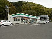 【コンビニエンスストア】ファミリーマート　茅野本町東店まで650ｍ