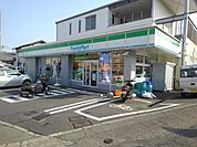 【コンビニエンスストア】ファミリーマート椎迫店まで110ｍ
