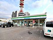 【コンビニエンスストア】ファミリーマート　原新町店まで240ｍ